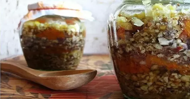 Campuran kacang dengan madu untuk potensi