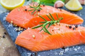 Salmon fillet dalam diet seorang lelaki dengan libido yang berkurangan